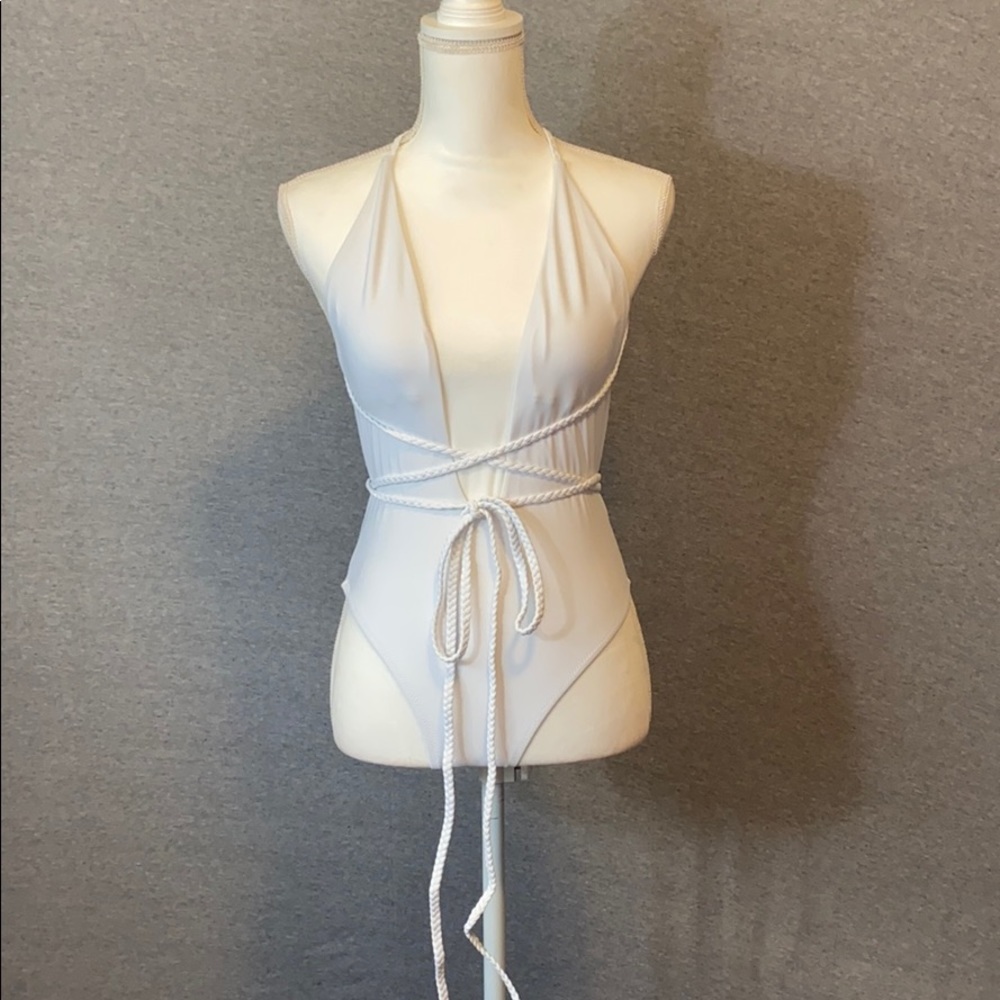 V-Plunged white Swimsuit